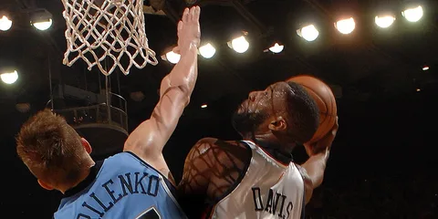 Baron Davis dunking for the Golden State Warriors